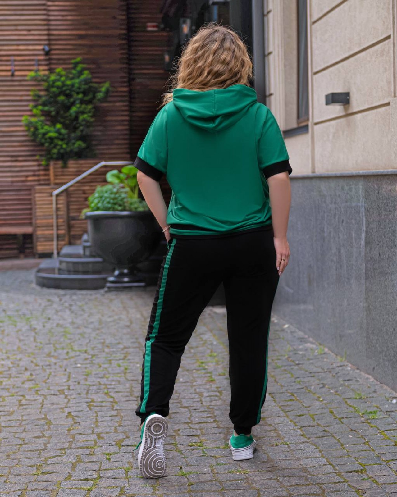 Жіночий спортивний костюм зелено-черний р.48/50 434717