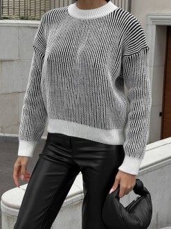 Жіночий светр колір білий-чорний р.42/46 446040
