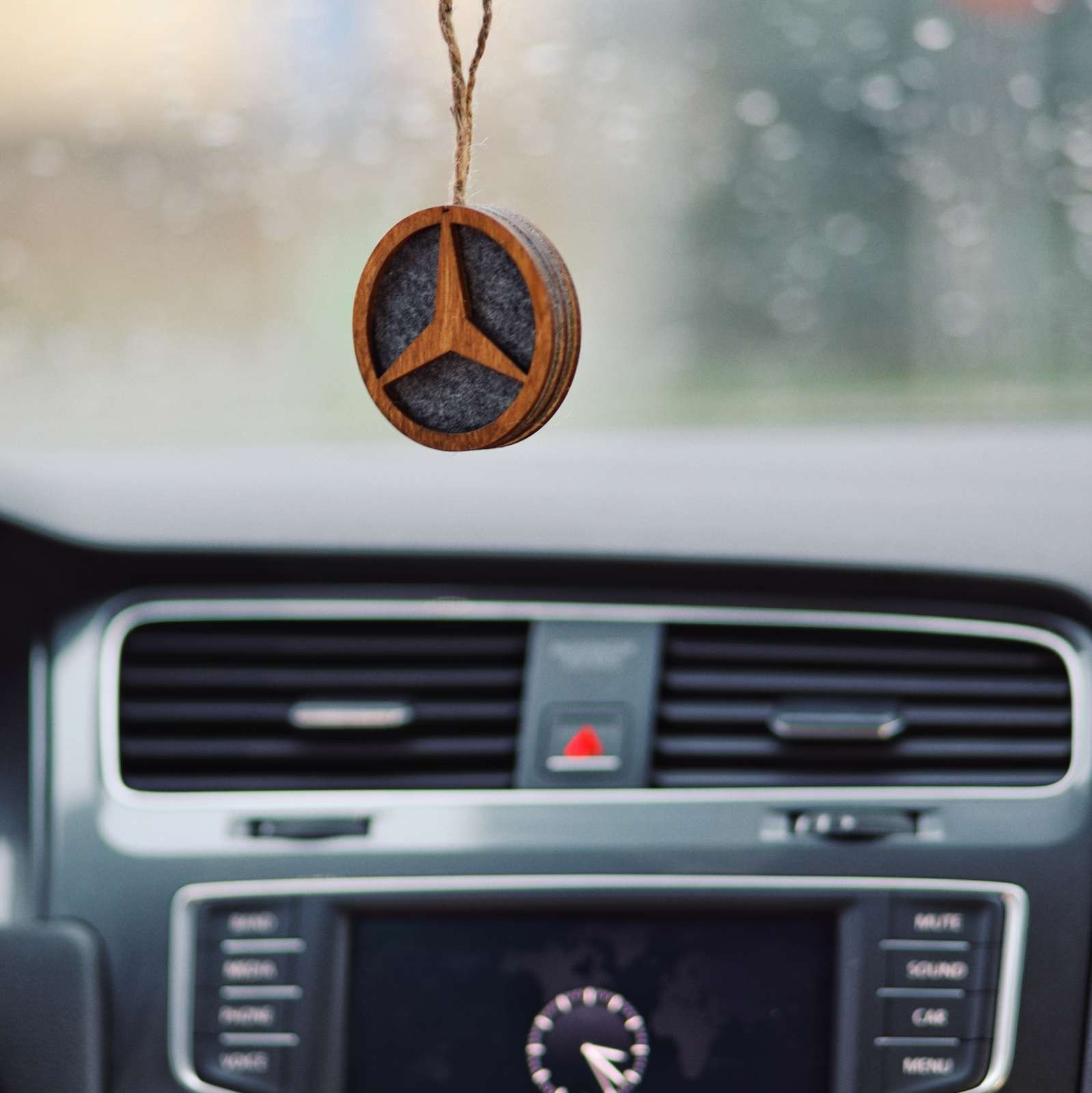 Автомобільний освіжувач повітря з парфумованою олією з логотипом Mercedes 355090