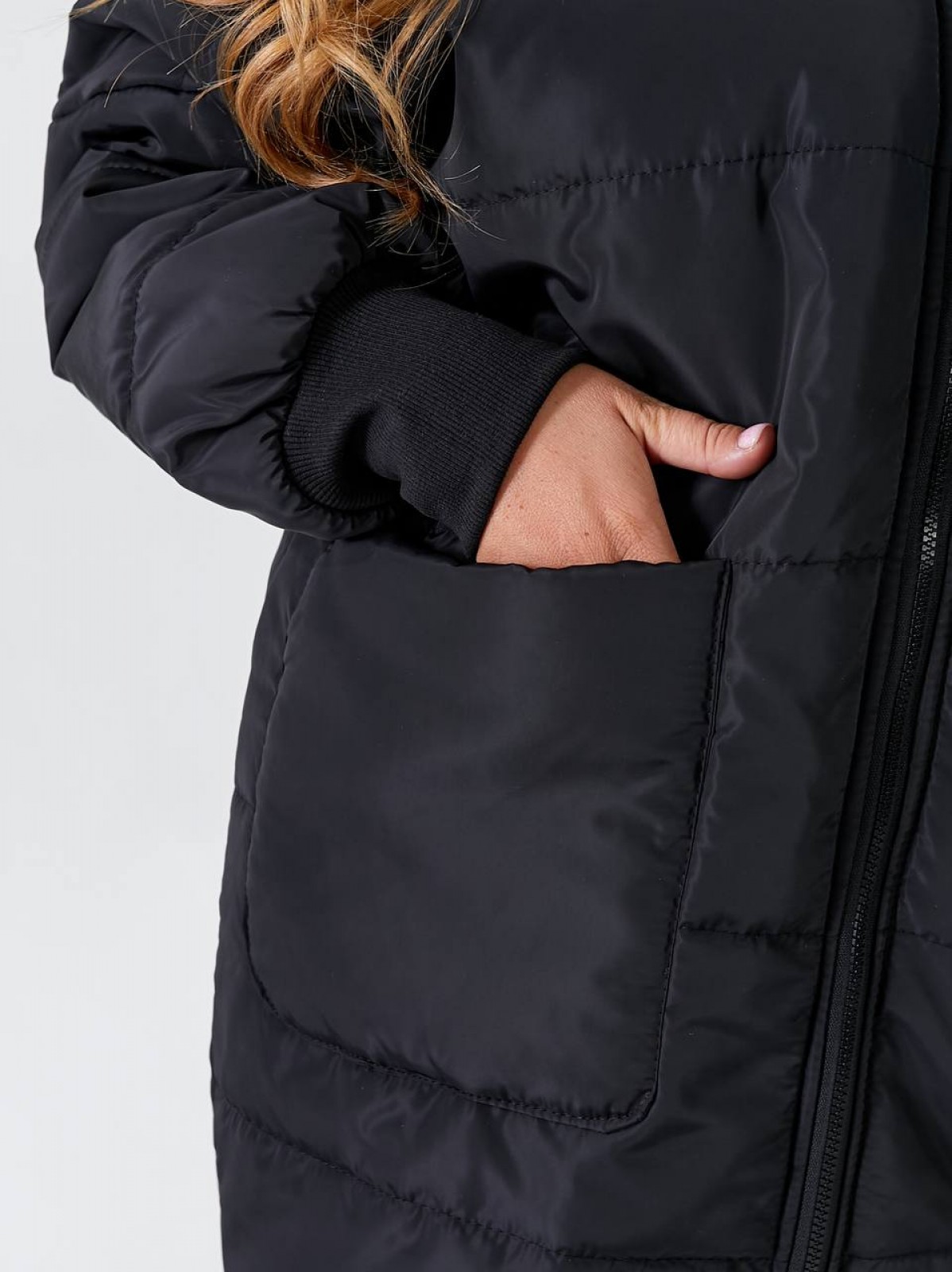 Жіноча тепла зимова куртка чорного кольору р.50/52 339761