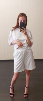 Жіночий костюм оверсайз шорти та футболка білого кольору р.S/M 372820