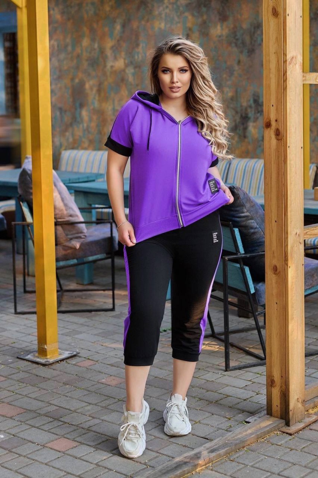 Жіночий спортивний костюм кольору фіолет-чорний р.62/64 431371