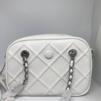 Жіноча сумочка з ремінцем колір білий 435295