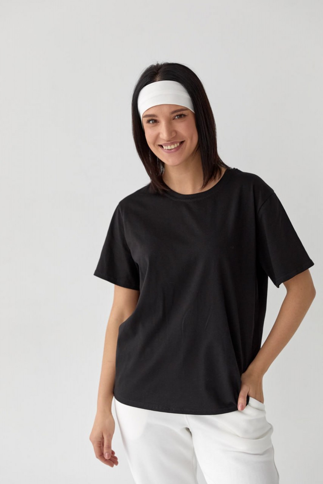 Жіноча базова футболка чорного кольору р.L 409095