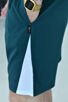 Чоловічі шорти колір зелений з білими вставками р.46 438274