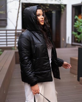 Жіноча коротка куртка із плащової тканини чорного кольору р.48/50 439741