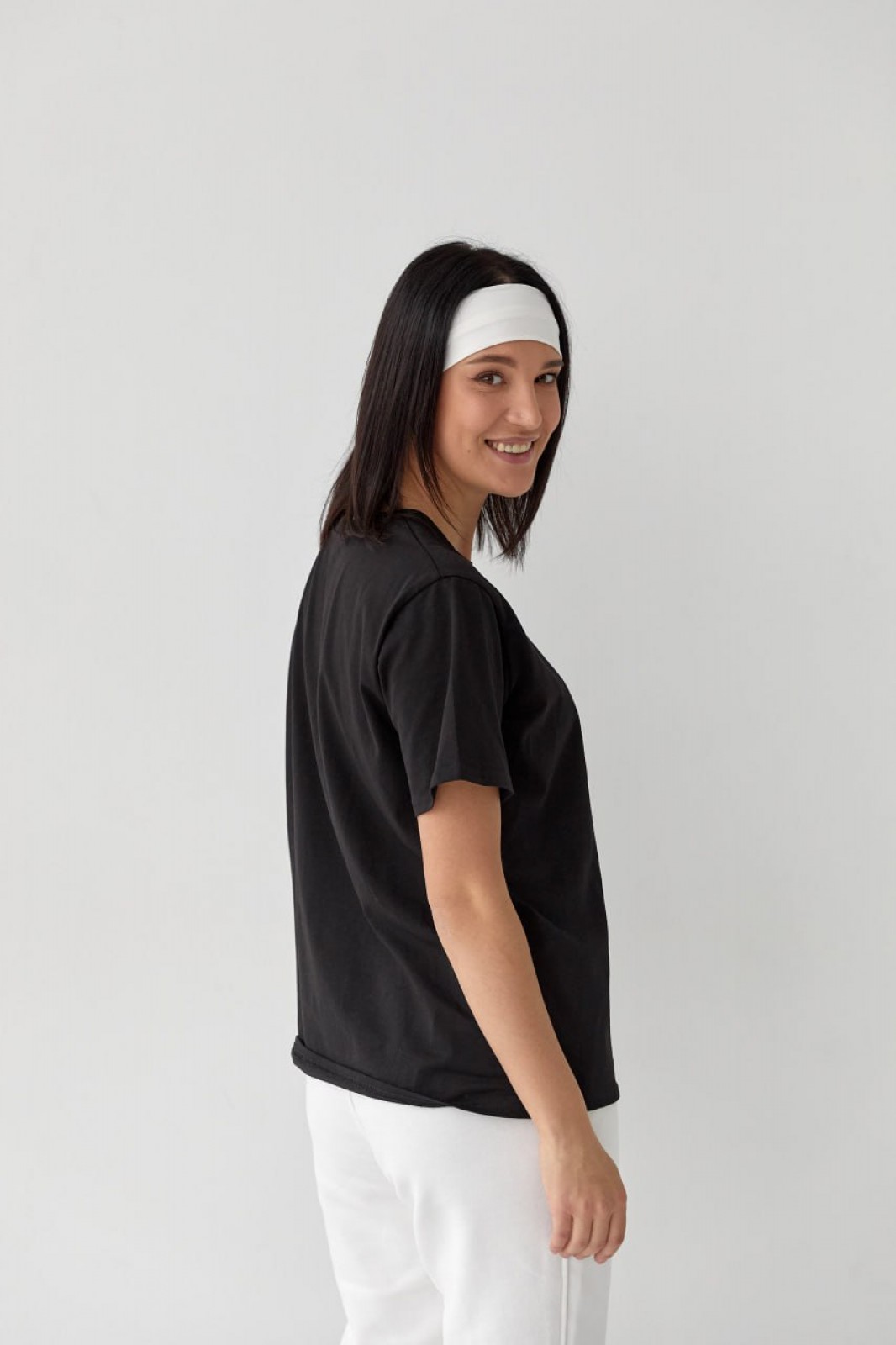 Жіноча базова футболка чорного кольору р.M 409094