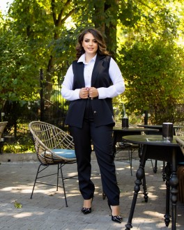 Жіночий костюм двійка брюки з жилетом чорного кольору SKL137-374440