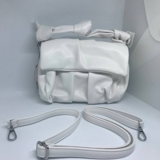 Жіноча сумочка з ремінцем колір білий 435849