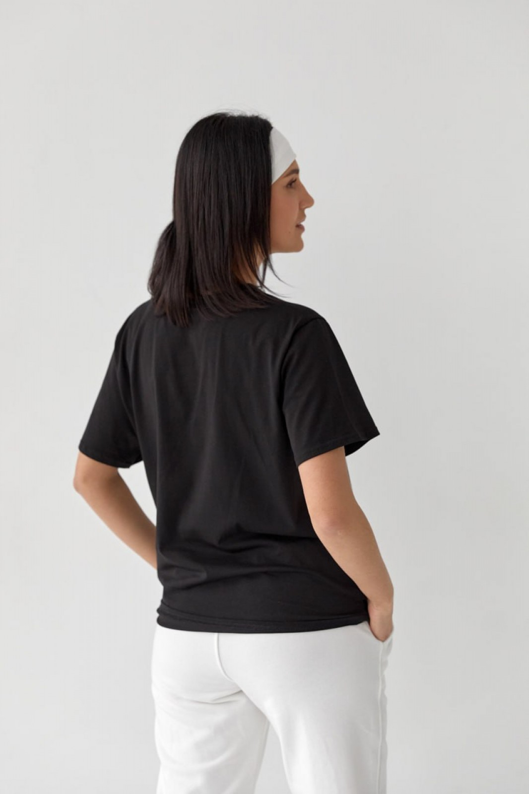 Жіноча базова футболка чорного кольору р.S 409093