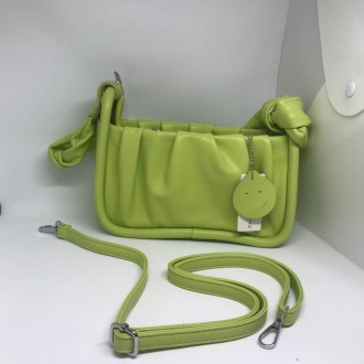 Жіноча сумочка з ремінцем колір насичений зелений 435839