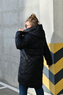 Жіноча тепла курточка колір чорний р.60 445902
