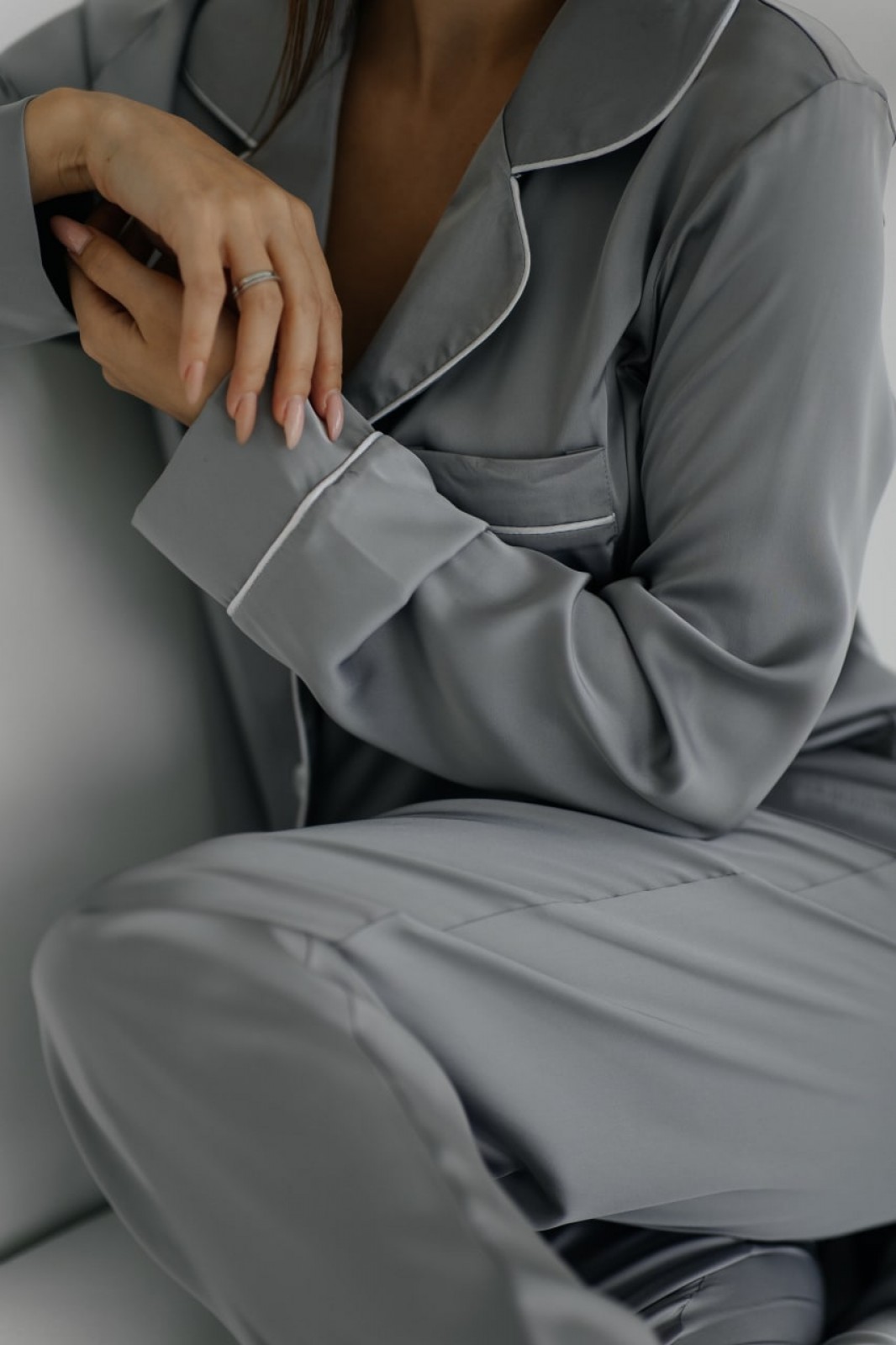 Жіноча піжама шовк Армані Jesika сірого кольору р.М 380639