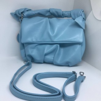 Жіноча сумочка з ремінцем колір насичений блакитний 435845