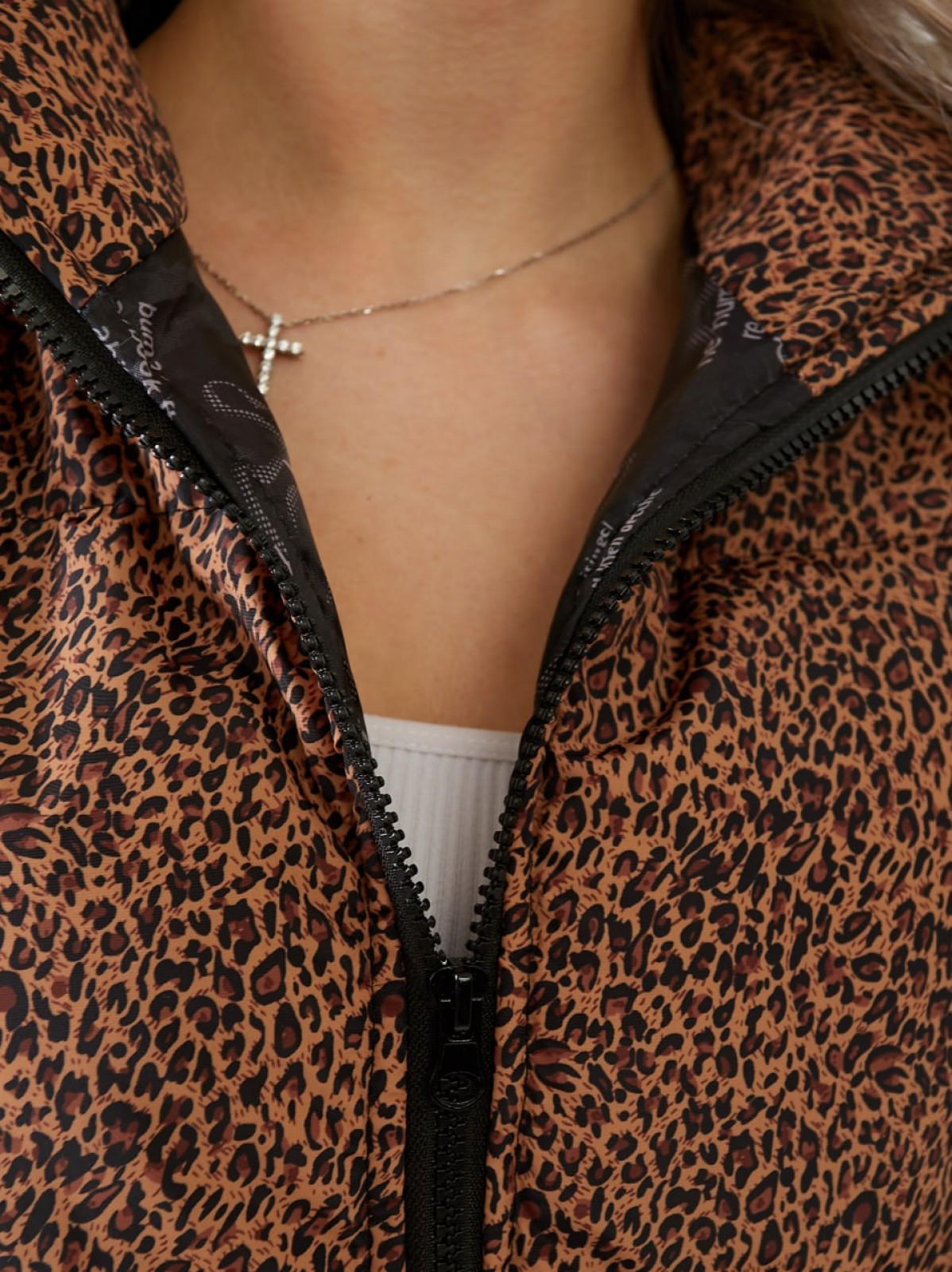 Жіноча жилетка принт леопард коричневого кольору р.48 406144