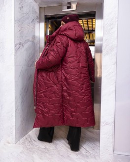 Жіноче стьобане тепле пальто колір бордовий р.54/56 448572