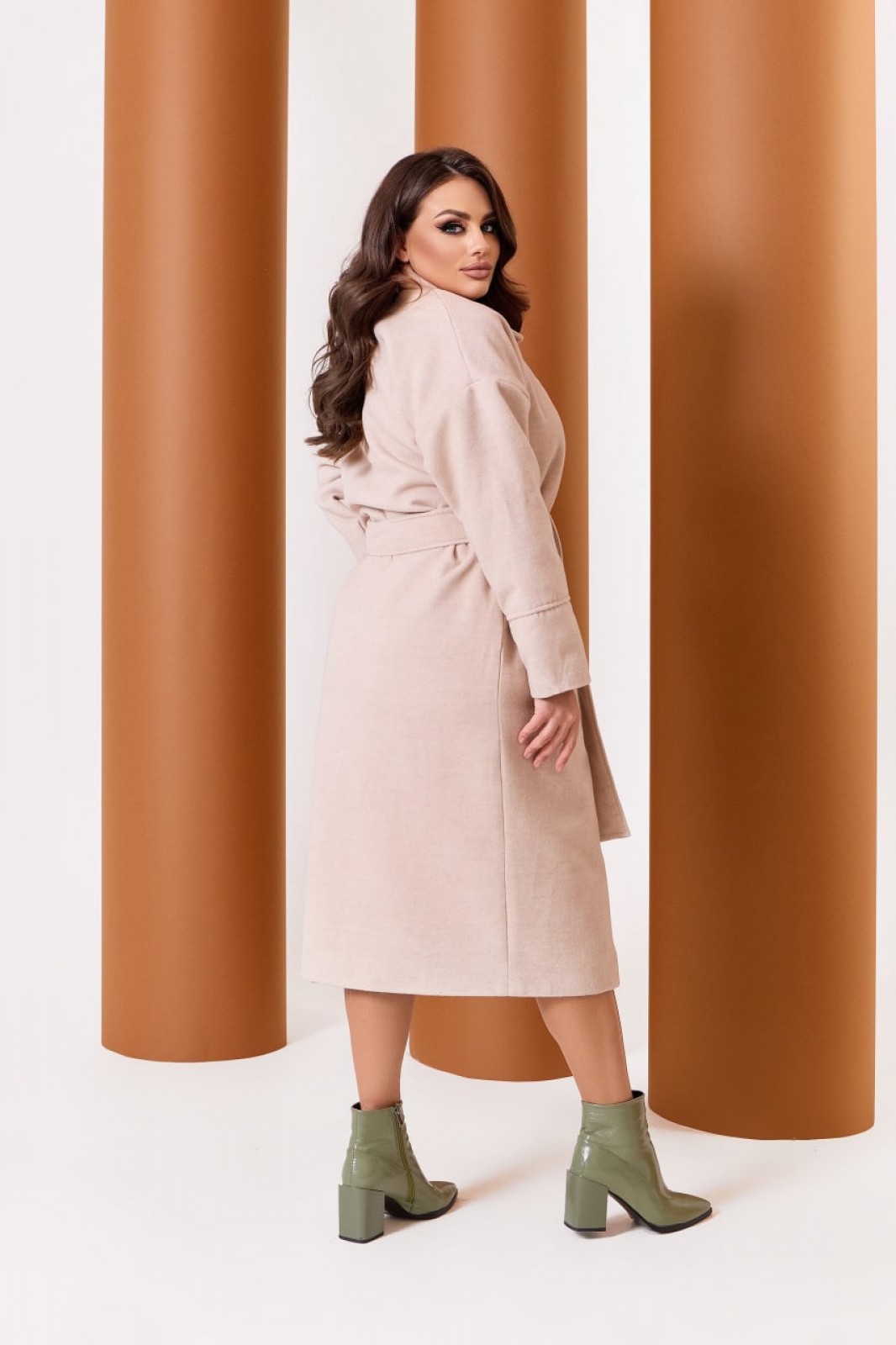 Пальто жіноче з кашеміру на підкладці з поясом бежевого кольору р.56/58 376107