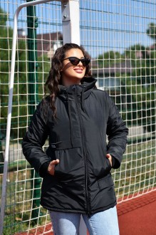 Жіноча демісезонна куртка із плащової тканини чорного кольору 357771