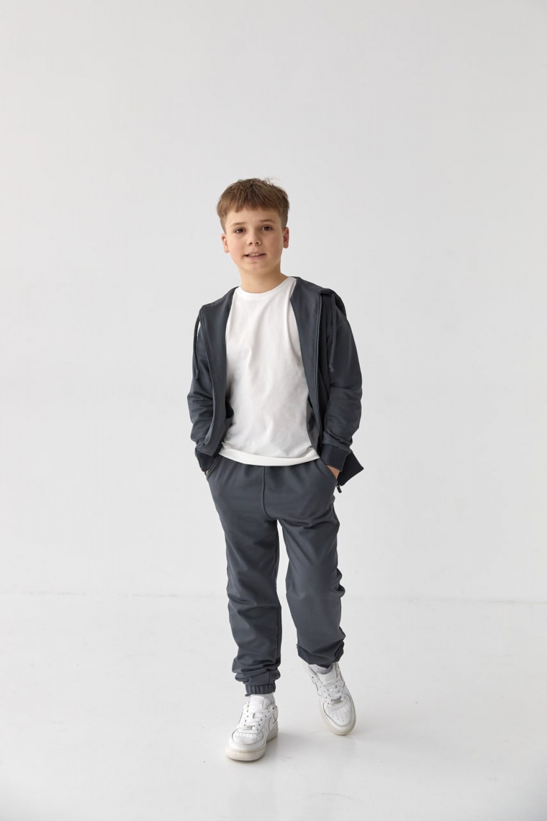Дитячий спортивний костюм для хлопчика графіт р.128 408495