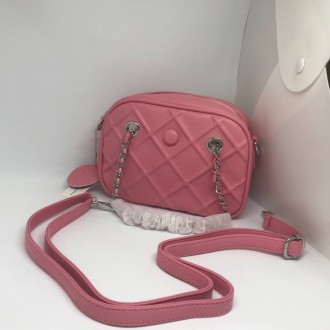 Жіноча сумочка з ремінцем колір насичений рожевий 435391