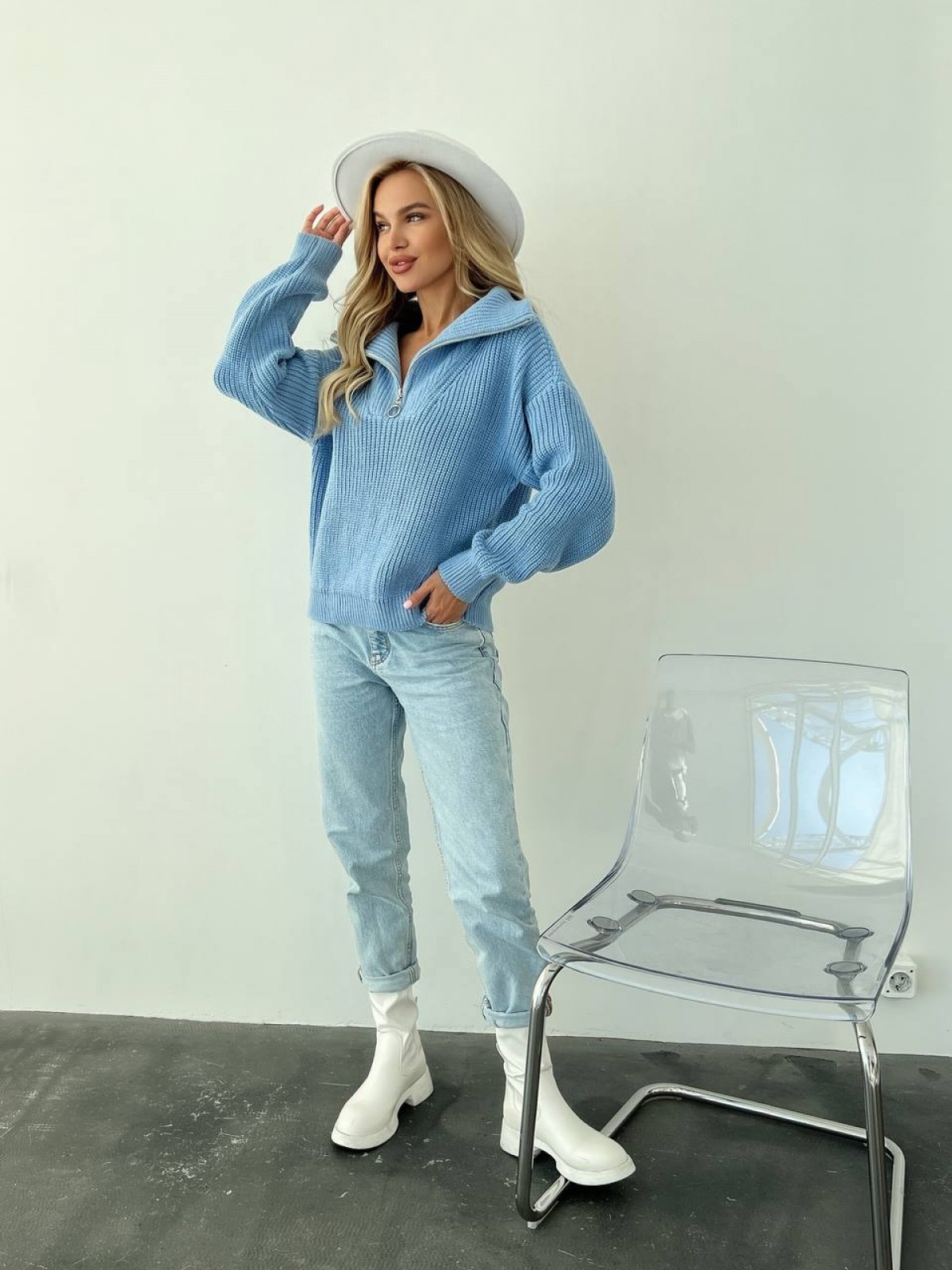 Жіночий светр із блискавкою на горловині блакитного кольору р.42/46 391545