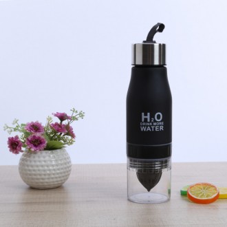 Пляшка для води та напоїв H2O Water Bottle з соковижималкою 650 мл чорна SKL118-187055