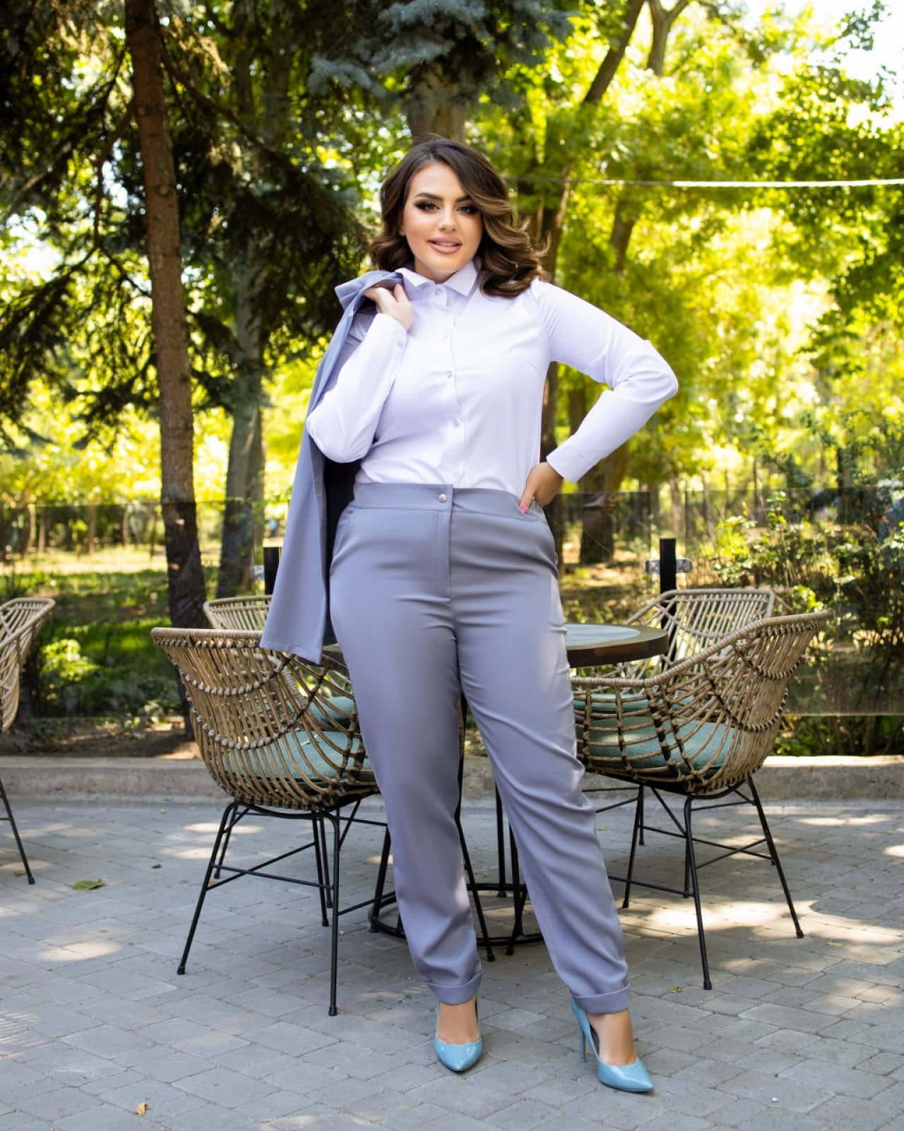 Жіночий костюм двійка брюки з жилетом сірого кольору розмір  р.48/50 374441