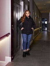 Женская ветровка с капюшоном на подкладке черного цвета, Цвет: Черный, Размер: 60, изображение 4