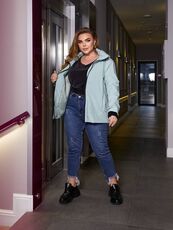 Женская ветровка с капюшоном на подкладке голубого цвета, Цвет: Голубой, Размер: 60, изображение 3