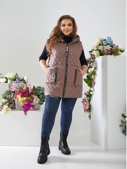 Женский стеганый жилет с накладными карманами цвета мокко, Цвет: Темно-бежевый, Размер: 56