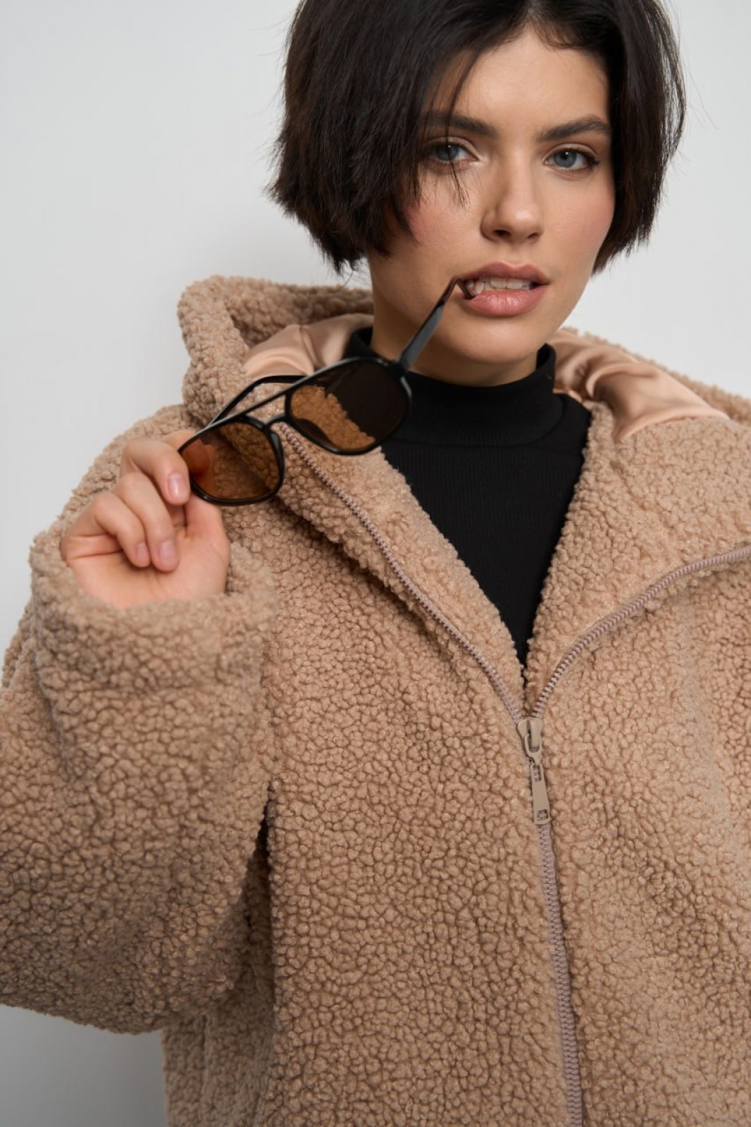 Жіноча куртка Тедді баранчик з капюшоном колір капучино р.L/XL 450902