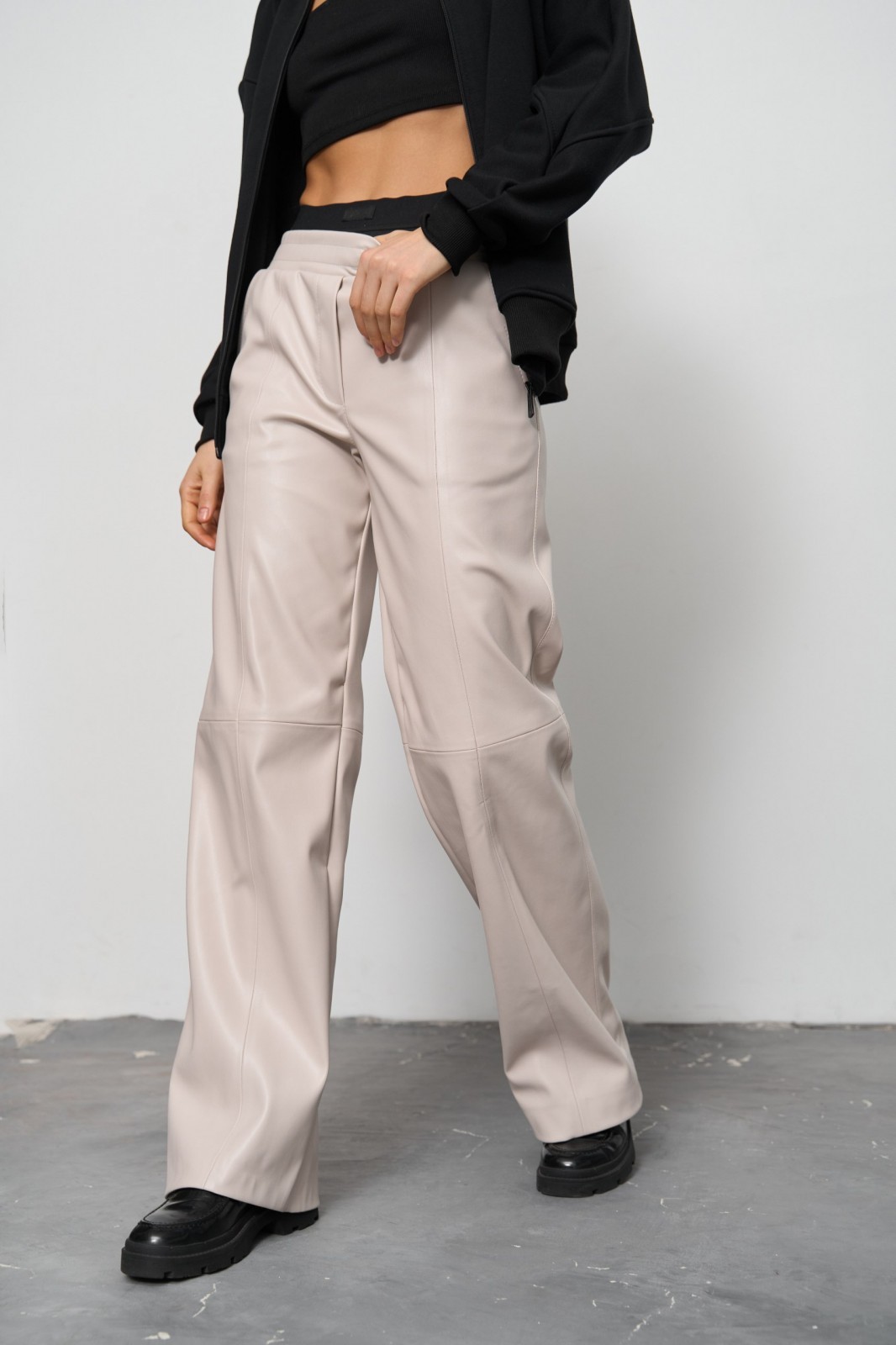 Жіночі штани палаццо з еко шкіри колір бежевий р.S 450795