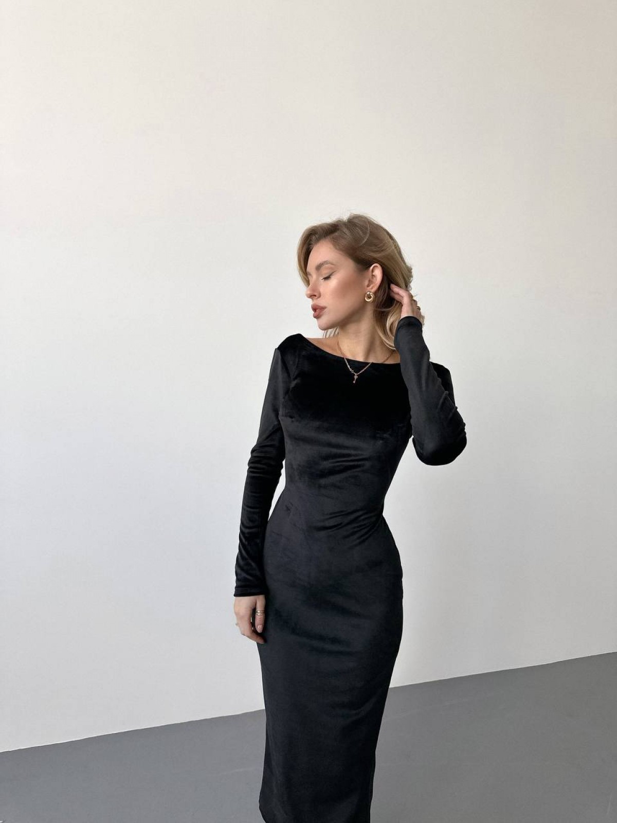 Жіноча сукня міді з велюру колір чорний р.42/44 446392