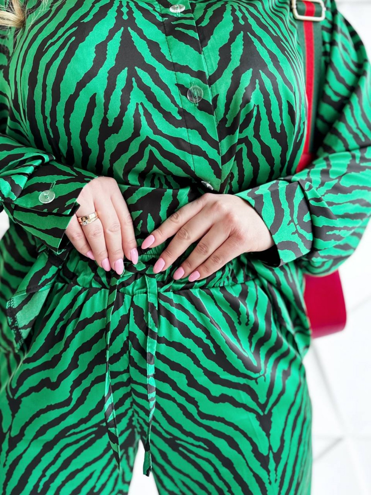 Жіночий костюм сорочка та штани колір зелений принт р.50/52 452138