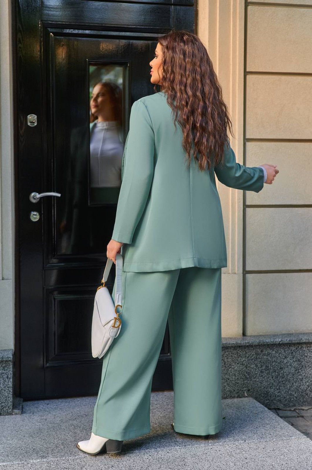 Жіночий костюм брюки та піджак колір олива р.48/50 444320