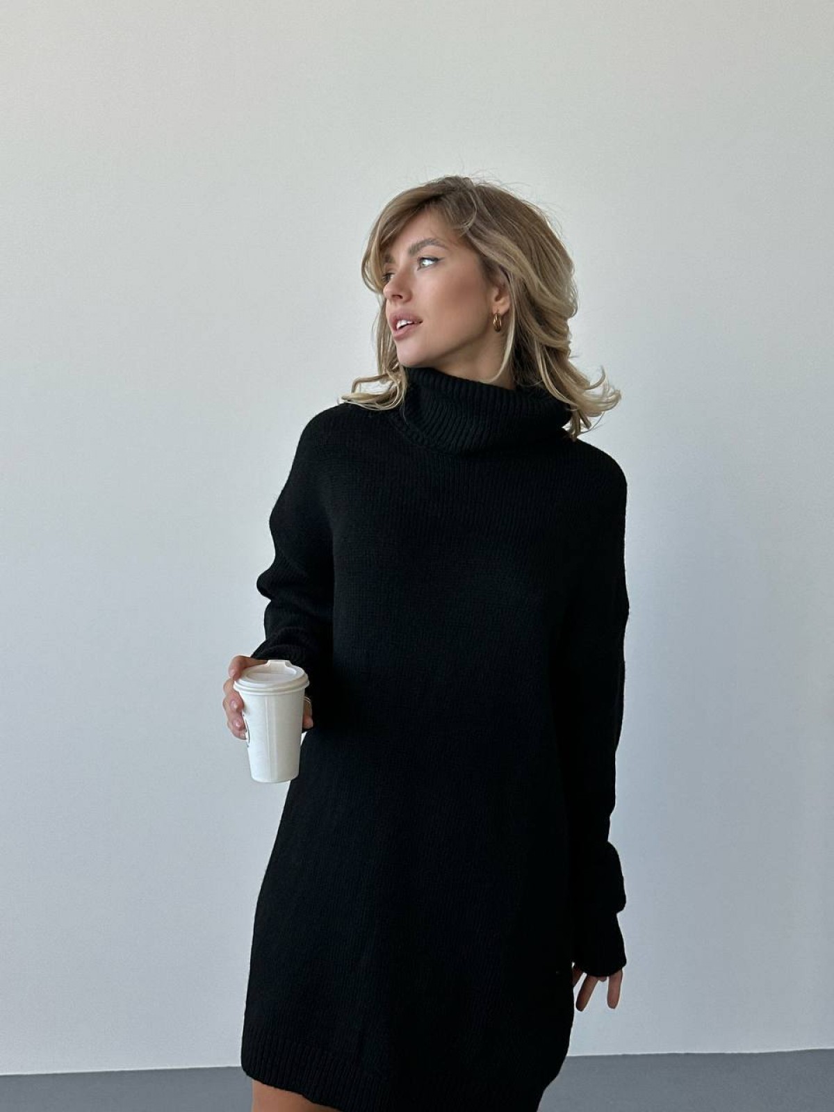 Жіночий подовжений светр колір чорний р.оверсайз 448862