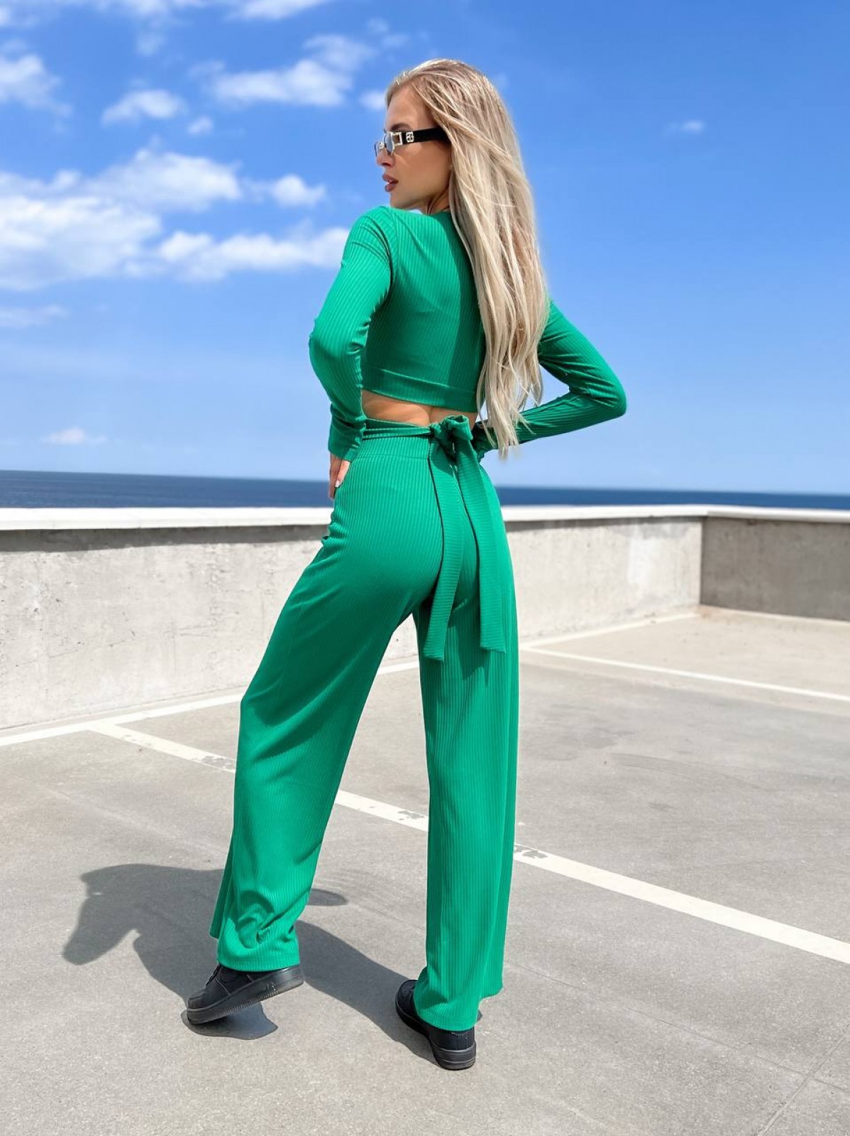Жіночий костюм з топом та штанами палаццо зеленого кольору р.42/44 363135