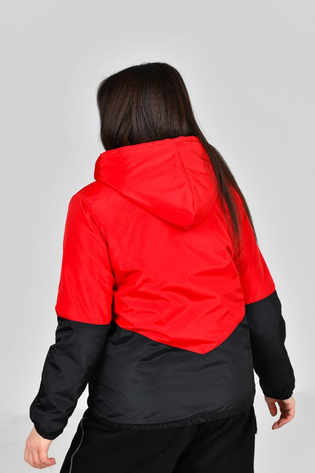 Жіноча куртка з капюшоном колір чорний з червоним р.52/54 453458