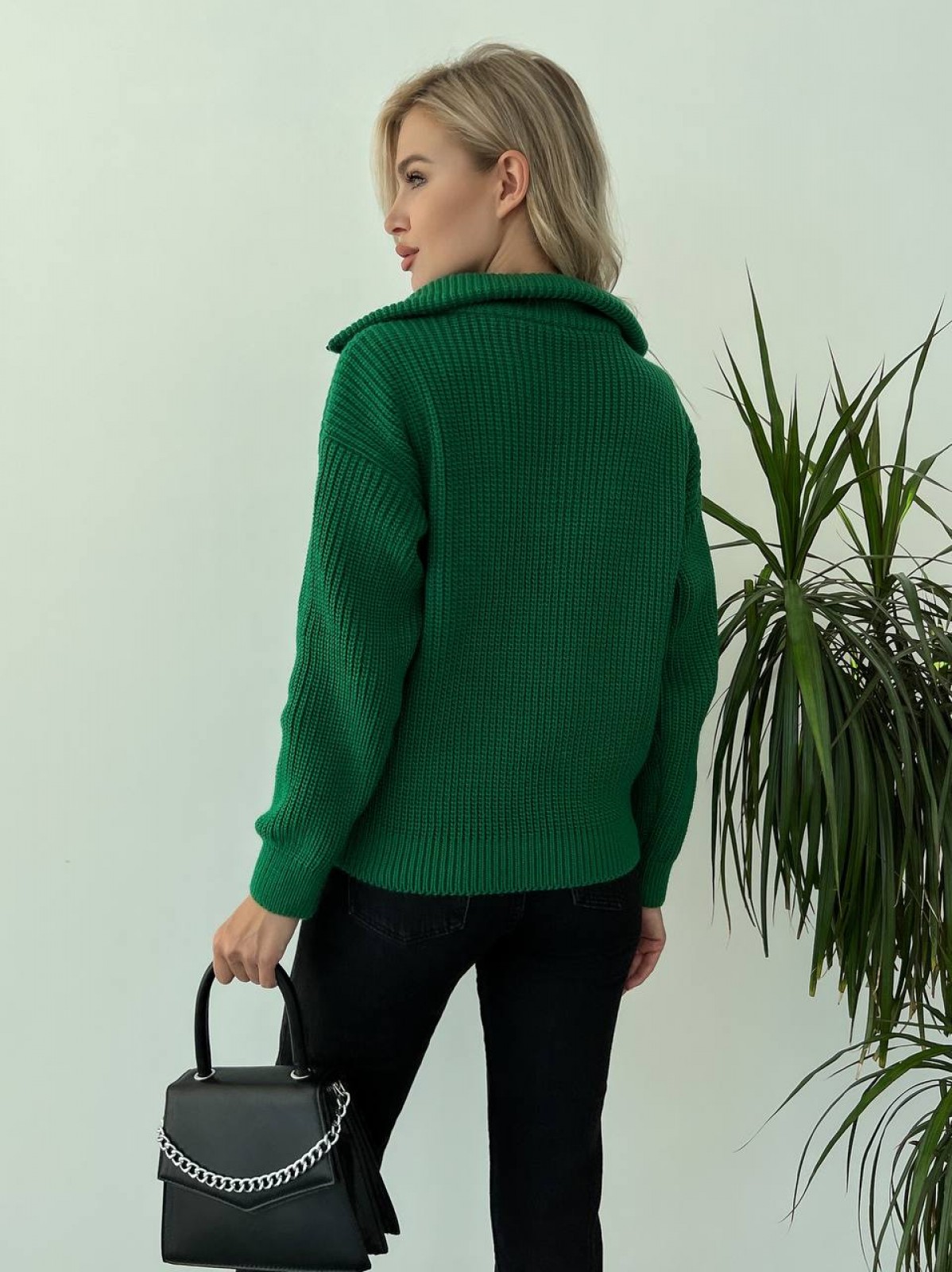 Жіночий светр із блискавкою на горловині зеленого кольору р.42/46 391548
