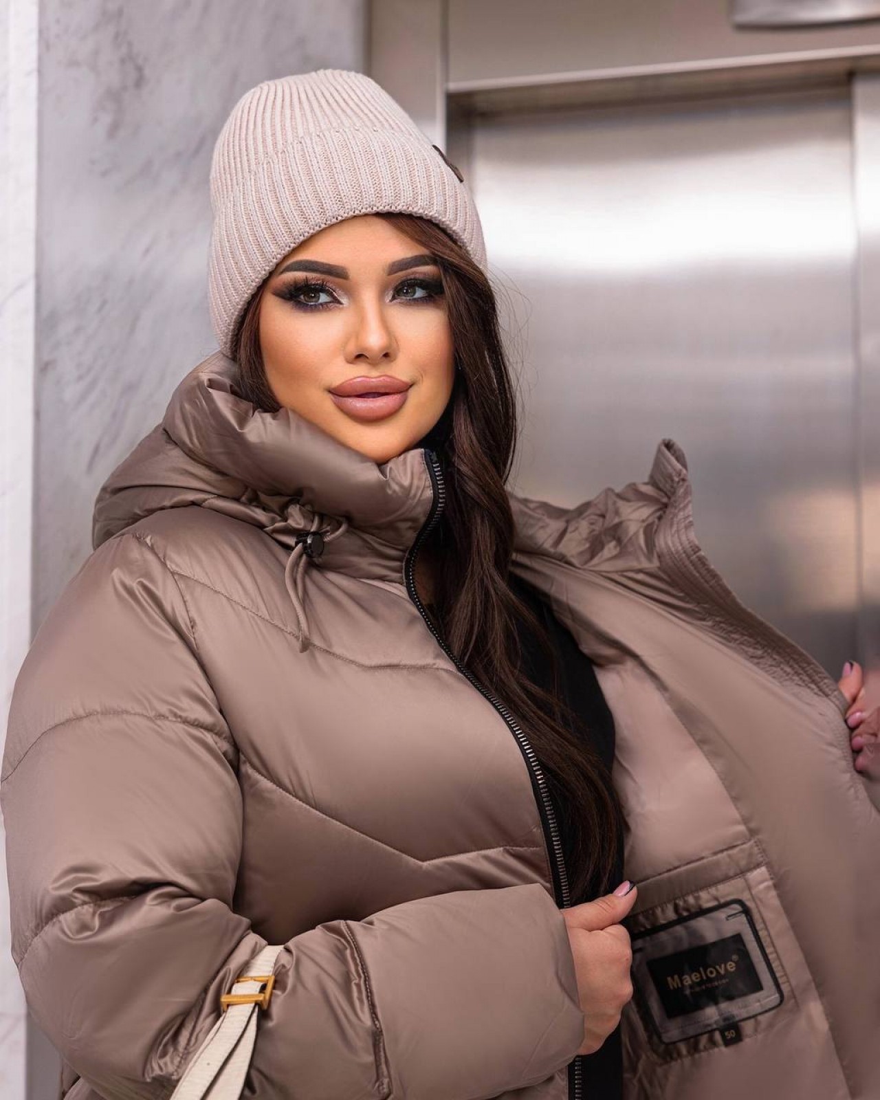 Жіноча подовжена куртка колір капучіно р.XL 448546