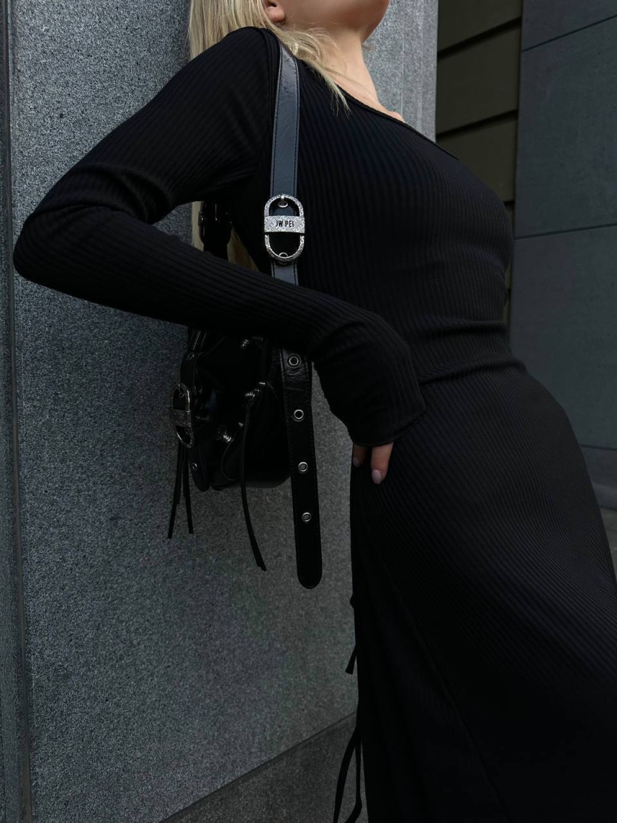 Жіноча базова трикотажна сукня колір чорний р.42/46 446397