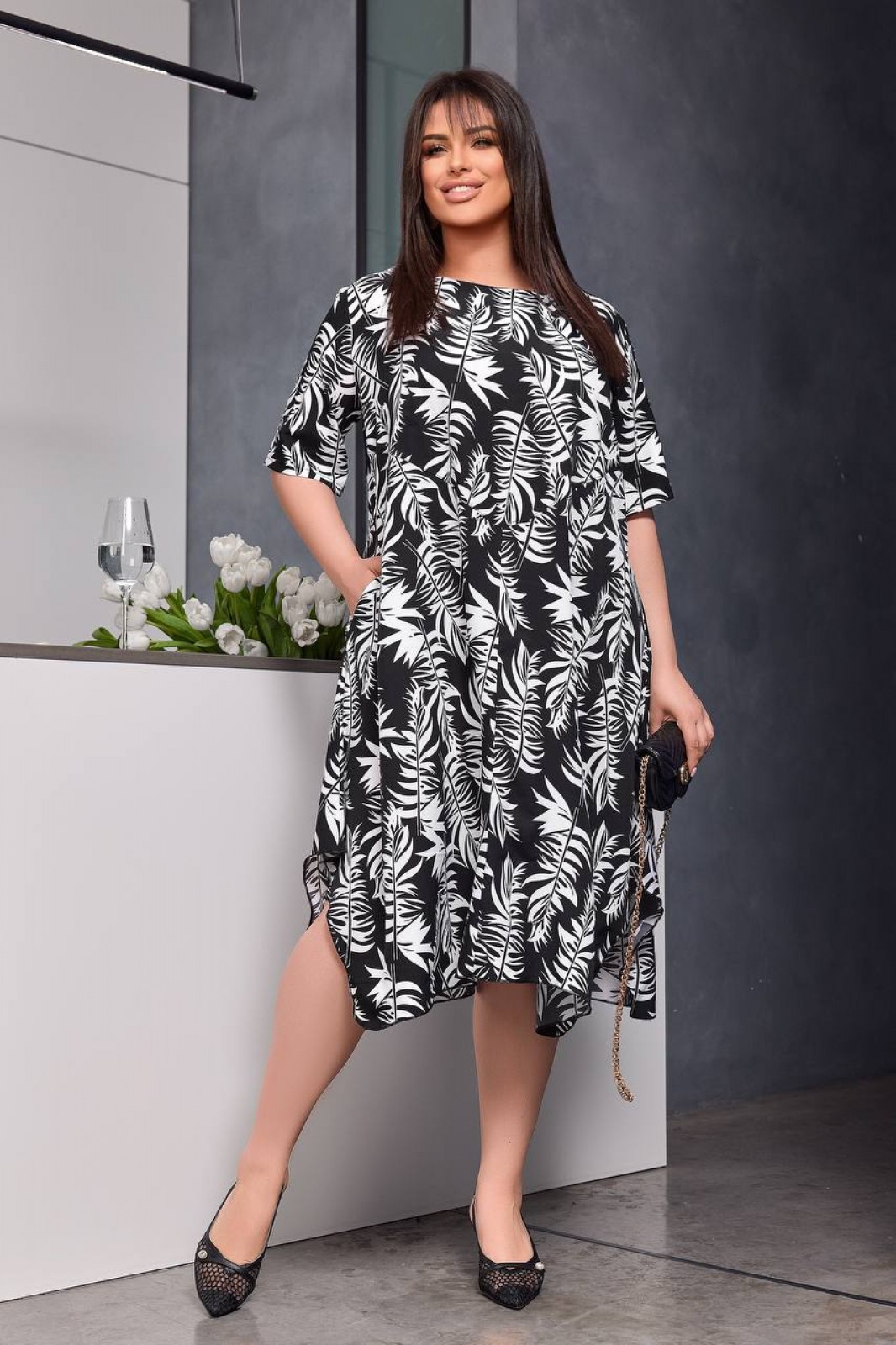 Жіноча сукня із софту колір чорний з білим р.54/56 453439