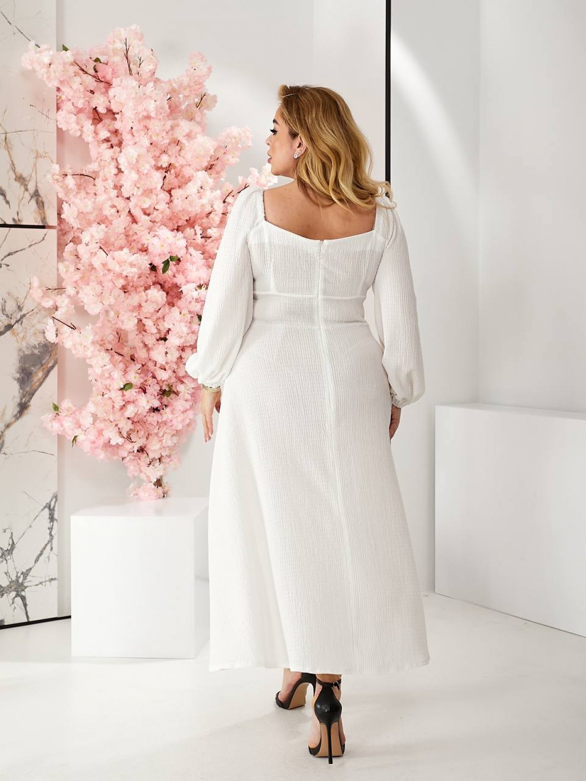 Жіноча вільна сукня колір білий р.64/66 455283