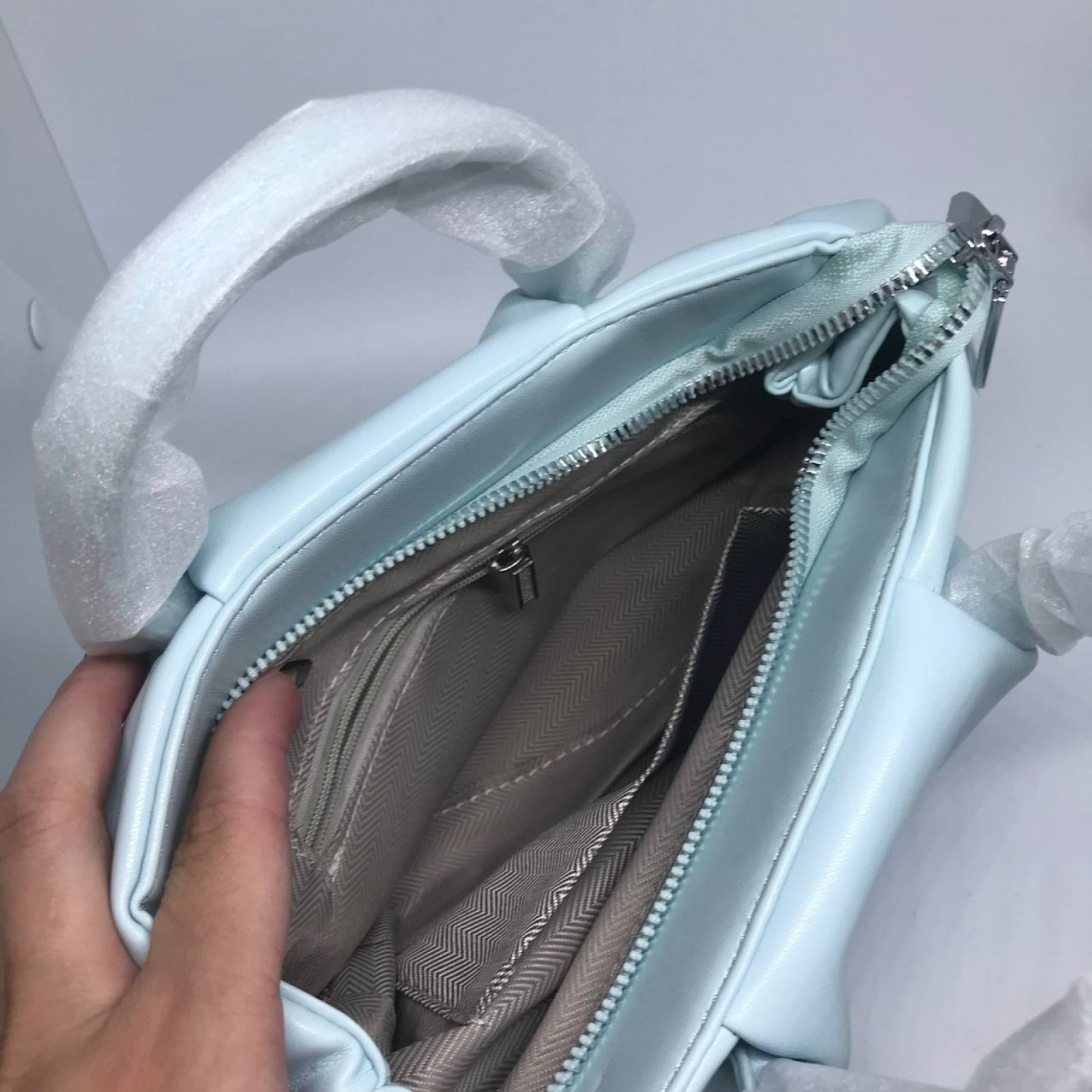 Жіноча сумочка з ремінцем колір блакитний 436755