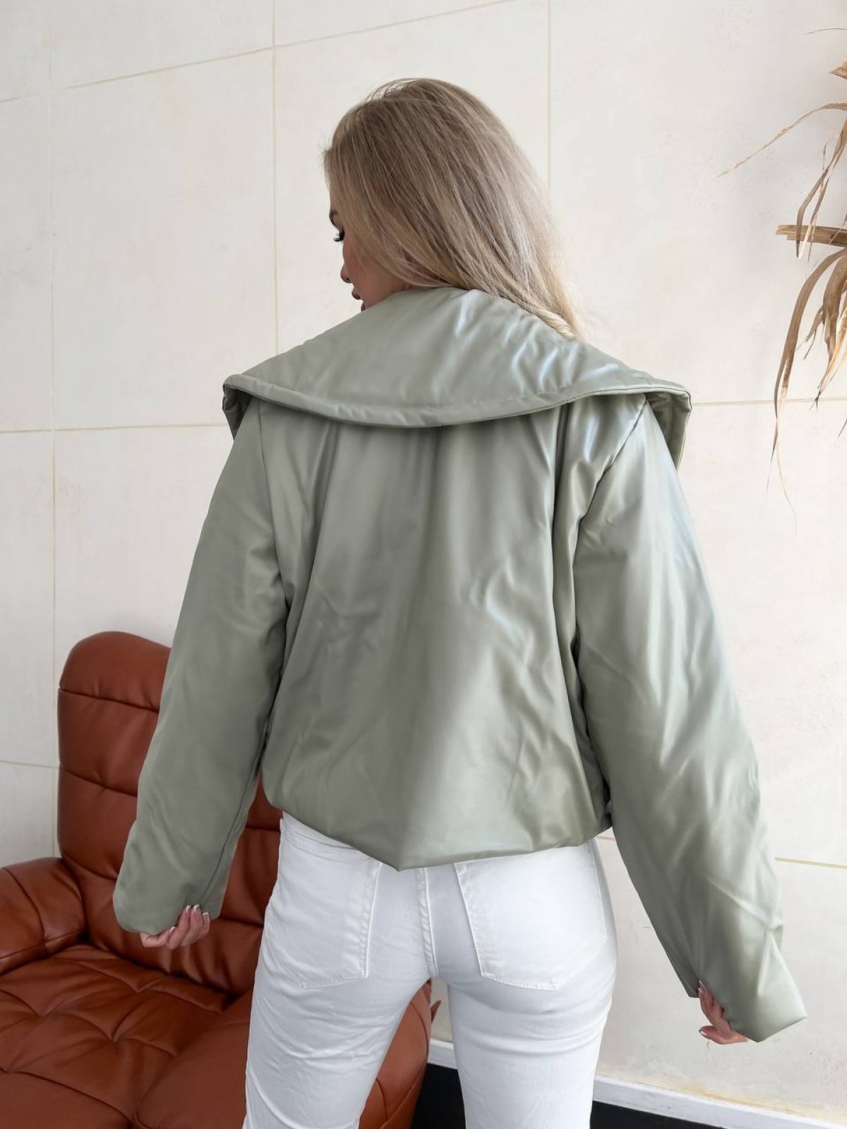 Жіноча укорочена куртка оливкового кольору р.46/48 396841