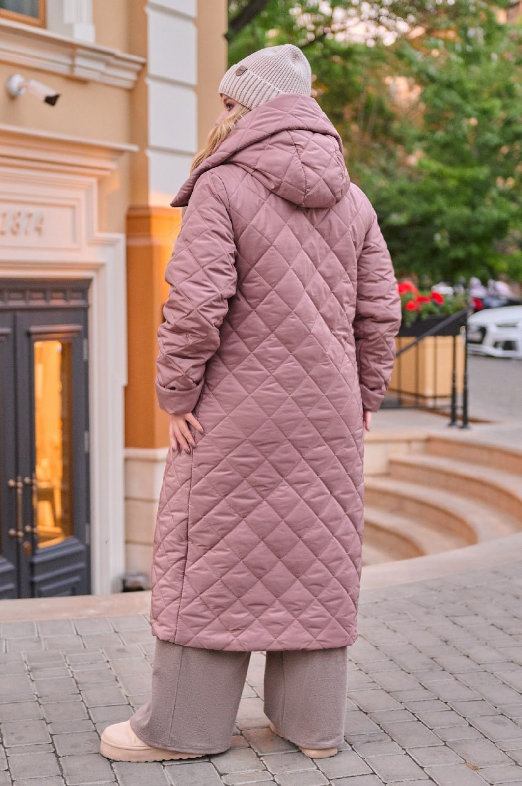 Жіноча тепла куртка з капюшоном колір капучино р.56/58 445890