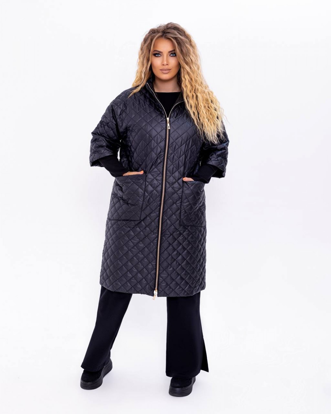 Жіноча куртка-пальто із плащової тканини чорного кольору р.64  377537