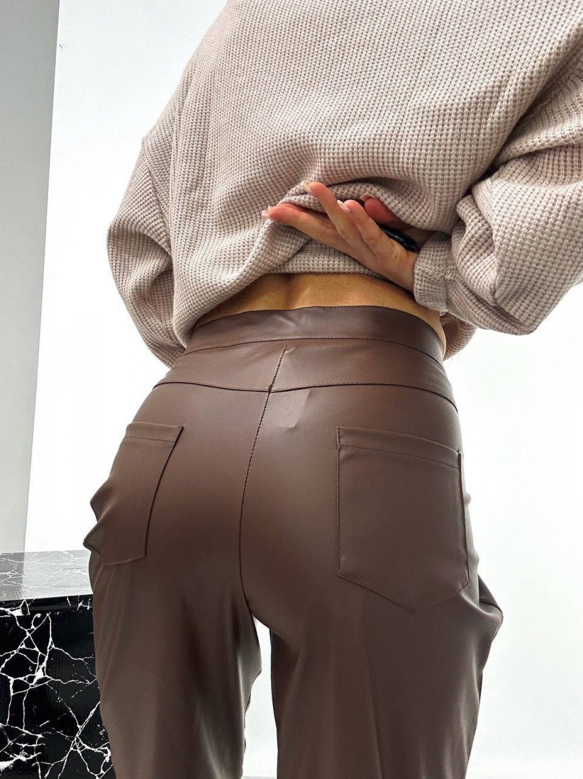 Жіночі штани з еко шкіри колір коричневий р.46/48 443978