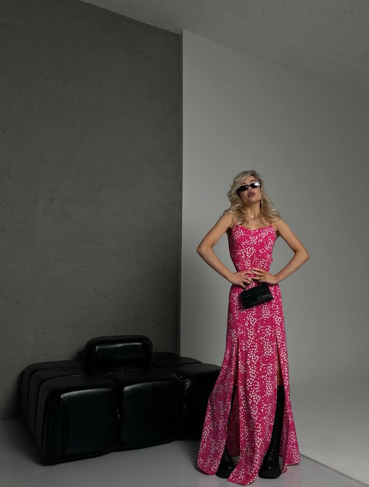 Жіноча максі сукня із софту колір рожевий р.42/44 453159
