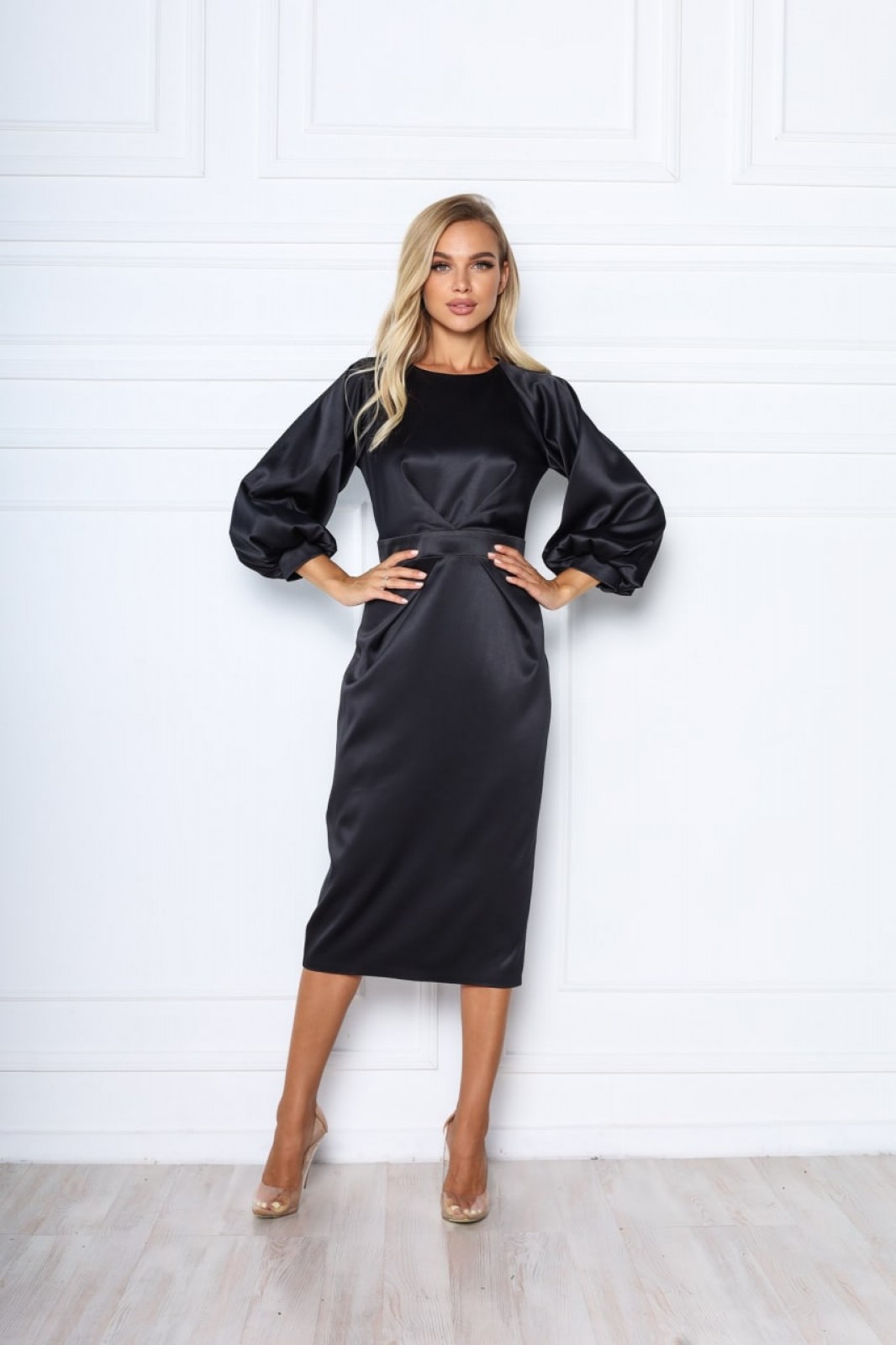 Жіноча сукня з рукавом ліхтариком чорного кольору р.46 384843